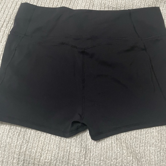 Fabletics pure luxe 6” 2 shorts black and grey - Picture 2 of 6